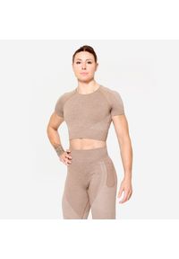 DOMYOS - Koszulka fitness damska Domyos krótki rękaw crop top. Kolor: brązowy, różowy, wielokolorowy. Materiał: skóra, materiał. Sport: fitness