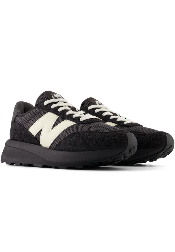 Buty unisex New Balance U370PB – czarne. Kolor: czarny. Materiał: zamsz, skóra. Szerokość cholewki: normalna. Sezon: lato