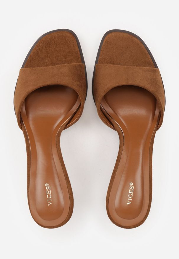 Born2be - Jasnobrązowe Minimalistyczne Klapki na Szpilce VICES z Imitacji Zamszu Fodita. Okazja: na co dzień. Kolor: brązowy. Materiał: zamsz. Obcas: na szpilce. Styl: casual, elegancki. Wysokość obcasa: średni