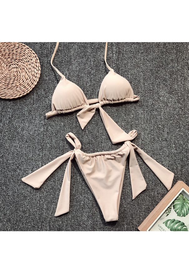Intica - Bikini wiązane z regulacją na lato nad wodę Kelcy. Kolor: beżowy. Materiał: materiał. Wzór: gładki