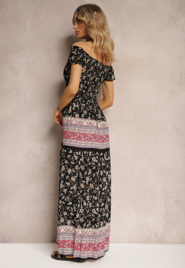 Renee - Czarno-Różowa Sukienka Hiszpanka z Wiskozy z Marszczoną Górą Isteria. Okazja: na plażę. Typ kołnierza: dekolt hiszpanka. Kolor: czarny. Materiał: wiskoza. Sezon: lato