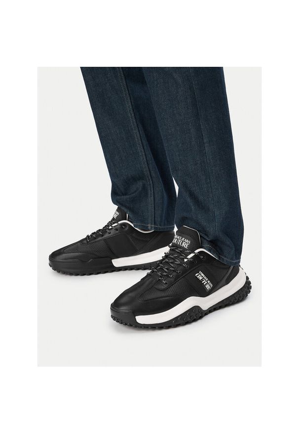 Sneakersy Versace Jeans Couture. Kolor: czarny