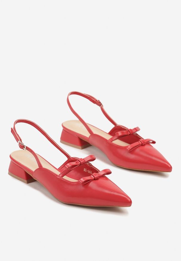 Renee - Czerwone Sandały Slingback na Niskim Obcasie Zdobione Kokardkami Remelle. Okazja: na co dzień. Zapięcie: pasek. Kolor: czerwony. Materiał: jeans. Wzór: aplikacja. Obcas: na obcasie. Styl: elegancki, klasyczny, casual. Wysokość obcasa: niski