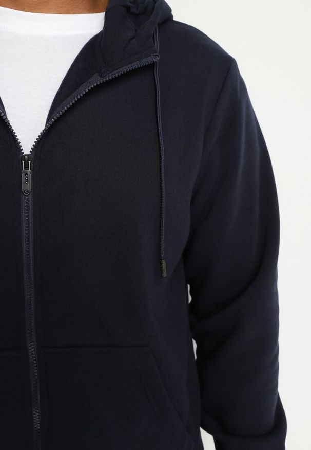 Born2be - Granatowa Bluza z Kapturem i Suwakiem Azadah. Okazja: na co dzień. Typ kołnierza: kaptur. Kolekcja: plus size. Kolor: niebieski. Materiał: dresówka, polar, jeans. Długość rękawa: długi rękaw. Długość: długie. Styl: sportowy, klasyczny, casual
