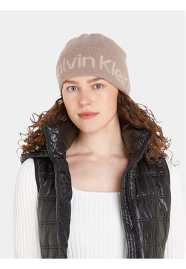 Calvin Klein Czapka Logo Reverso Tonal Beanie K60K611151 Beżowy. Kolor: beżowy. Materiał: wiskoza