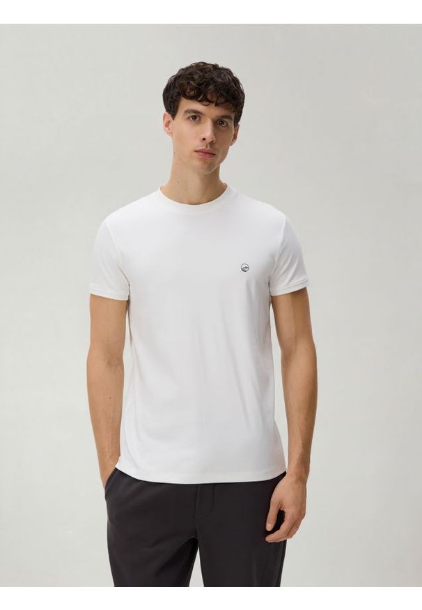 Reserved - Bawełniany t-shirt slim fit - złamana biel. Materiał: bawełna