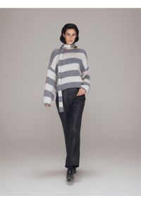 Reserved - Sweter z szalem - szary. Kolor: szary. Materiał: dzianina