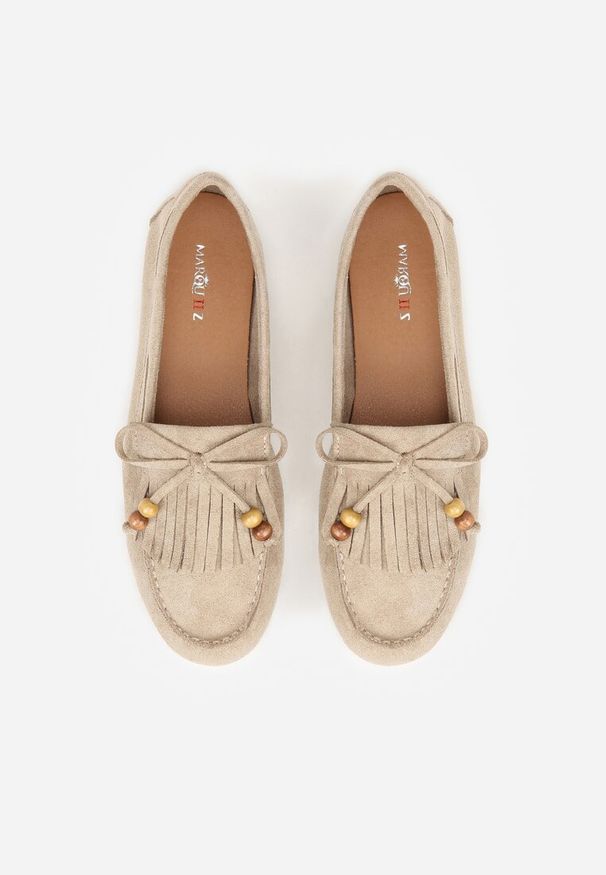 Born2be - Ciemnobeżowe Mokasyny Ozdobione Frędzlami Kokardą i Koralikami Woodswift. Okazja: na co dzień. Kolor: beżowy. Materiał: jeans. Wzór: aplikacja. Styl: klasyczny, casual, elegancki
