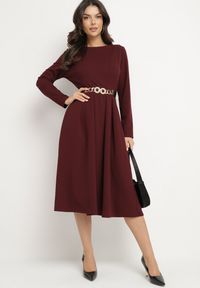 Born2be - Bordowa Elegancka Sukienka Rozkloszowana Temarielis. Kolor: czerwony. Długość rękawa: długi rękaw. Typ sukienki: oversize, rozkloszowane. Styl: elegancki #4