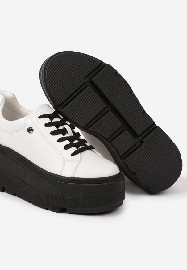 Born2be - Biało-Czarne Sneakersy Vices na Platformie Miriri. Okazja: na co dzień. Zapięcie: sznurówki. Kolor: biały. Materiał: jeans. Obcas: na platformie