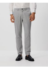 Reserved - Spodnie chino slim z wiskozą - beżowy. Kolor: beżowy. Materiał: wiskoza