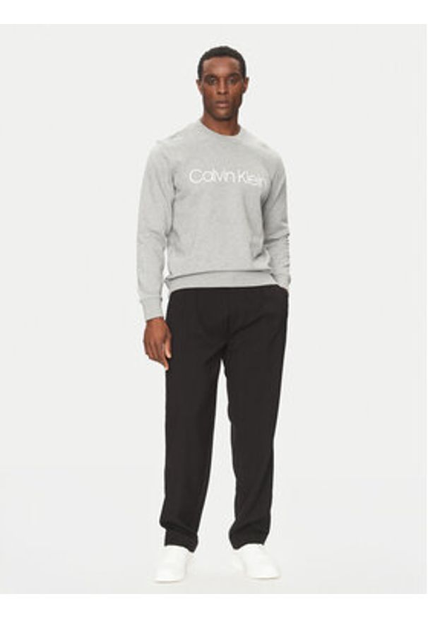 Calvin Klein Bluza Logo K10K104059 Szary Regular Fit. Kolor: szary. Materiał: bawełna