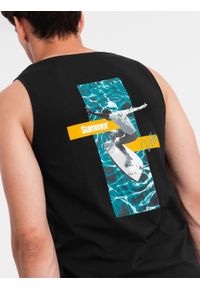Ombre Clothing - Męski bawełniany tank top z nadrukiem Summer Vibe – czarny V1. Okazja: na plażę, na co dzień. Kolor: czarny. Materiał: bawełna. Długość rękawa: bez rękawów. Wzór: nadruk. Sezon: lato. Styl: wakacyjny, sportowy, casual, elegancki #6