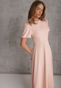 Renee - Różowa Rozkloszowana Sukienka Koktajlowa VICES na Krótki Rękaw Nessesha. Okazja: na randkę, na wesele, na ślub cywilny. Kolor: różowy. Długość rękawa: krótki rękaw. Styl: wizytowy. Długość: mini #8