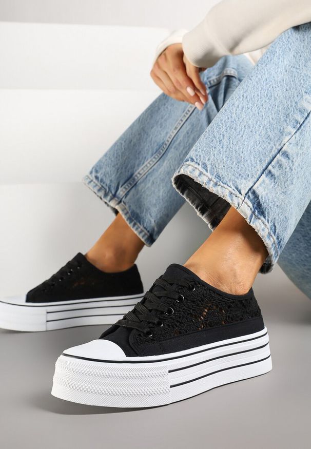 Born2be - Czarne Trampki na Grubej Podeszwie z Ażurową Cholewką Felariona. Okazja: na co dzień. Kolor: czarny. Materiał: jeans. Szerokość cholewki: normalna. Wzór: ażurowy. Styl: klasyczny, casual