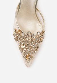 Born2be - Złote Czółenka na Szpilce VICES z Paskiem na Piętę Koronką i Aplikacją Clymellia. Okazja: na komunię, na wesele, na ślub cywilny. Zapięcie: pasek. Kolor: złoty. Materiał: koronka. Wzór: aplikacja, koronka. Obcas: na szpilce. Styl: wizytowy, glamour, elegancki #9