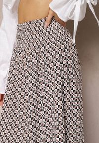 Renee - Czarno-Beżowe Spodnie High Waist z Bawełny z Rozszerzanymi Nogawkami i Gumką Nereialla. Stan: podwyższony. Kolor: czarny. Materiał: bawełna. Wzór: aplikacja #5