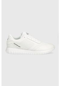 Calvin Klein Jeans sneakersy kolor biały. Nosek buta: okrągły. Zapięcie: sznurówki. Kolor: biały. Materiał: materiał
