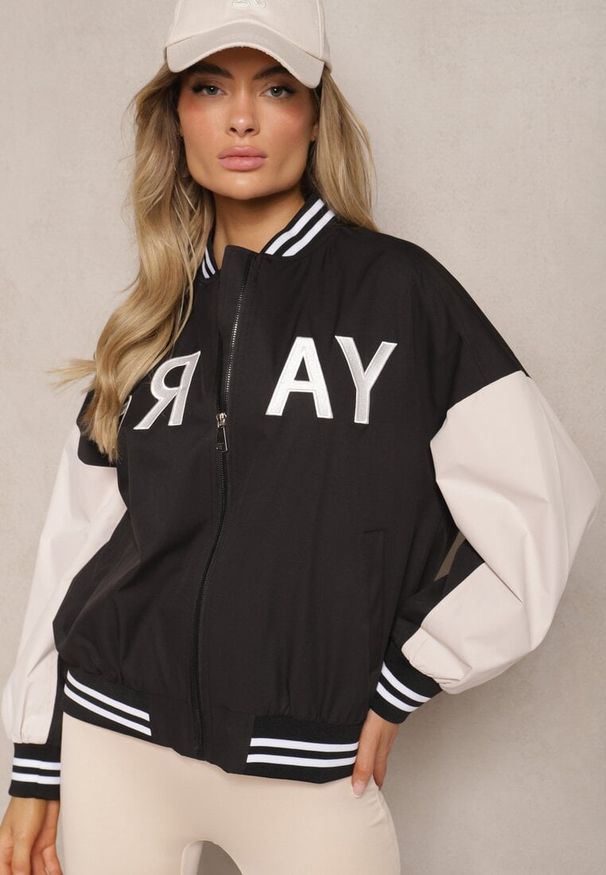 Renee - Czarna Kurtka Oversize o Fasonie Bomberki na Suwak z Ozdobnym Napisem Irithre. Okazja: na co dzień. Kolor: czarny. Materiał: jeans, tkanina. Wzór: napisy. Styl: elegancki, casual