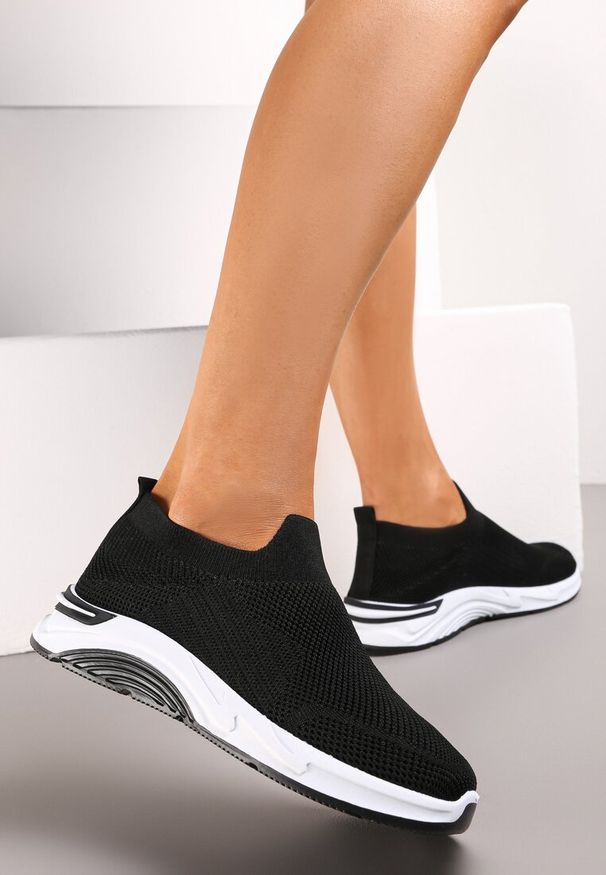 Renee - Czarne Buty Sportowe Przed Kostkę ze Skarpetkową Cholewką Libbita. Wysokość cholewki: przed kostkę. Kolor: czarny. Szerokość cholewki: normalna