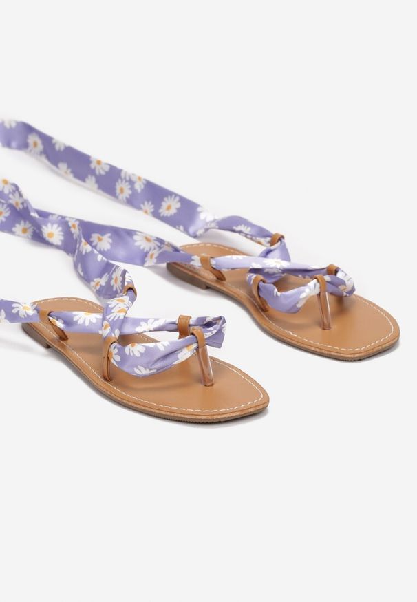 Born2be - Liliowe Sandały Phaetheasi. Kolor: fioletowy. Materiał: materiał, satyna. Wzór: kwiaty, aplikacja. Obcas: na płaskiej podeszwie