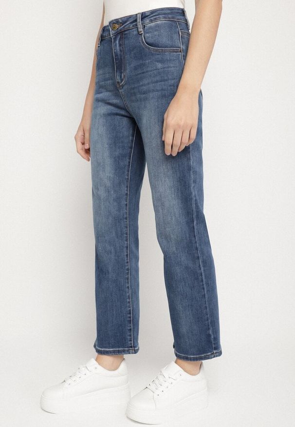 Born2be - Niebieskie Jeansy o Prostym Kroju z Regularnym Stanem Fesonia. Kolor: niebieski. Styl: klasyczny