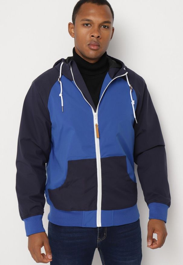 Born2be - Niebieska Kurtka Wiatrówka z Kapturem i Ociepleniem Nevelaera. Okazja: na co dzień. Typ kołnierza: kaptur. Kolor: niebieski. Materiał: jeans, materiał. Sezon: wiosna, jesień. Styl: casual, klasyczny, sportowy