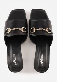 Renee - Czarne Klapki na Słupku z Kwadratowym Noskiem i Elegancką Klamerką Genissa. Okazja: na co dzień. Kolor: czarny. Materiał: len. Obcas: na słupku. Styl: elegancki. Wysokość obcasa: średni #2