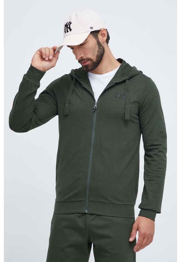 EA7 Emporio Armani bluza bawełniana męska kolor zielony z kapturem gładka. Okazja: na co dzień. Typ kołnierza: kaptur. Kolor: zielony. Materiał: bawełna. Wzór: gładki. Styl: casual