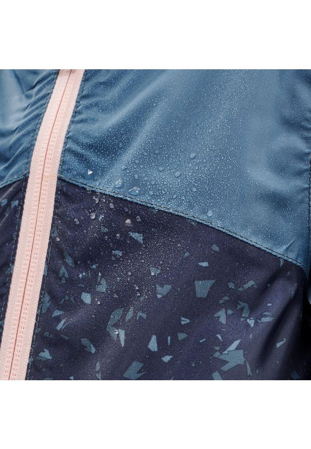 quechua - Kurtka turystyczna dla dzieci Quechua MH100 wodoodporna. Okazja: na uczelnię. Kolor: niebieski. Materiał: poliester, materiał. Sezon: lato. Styl: sportowy. Sport: turystyka piesza