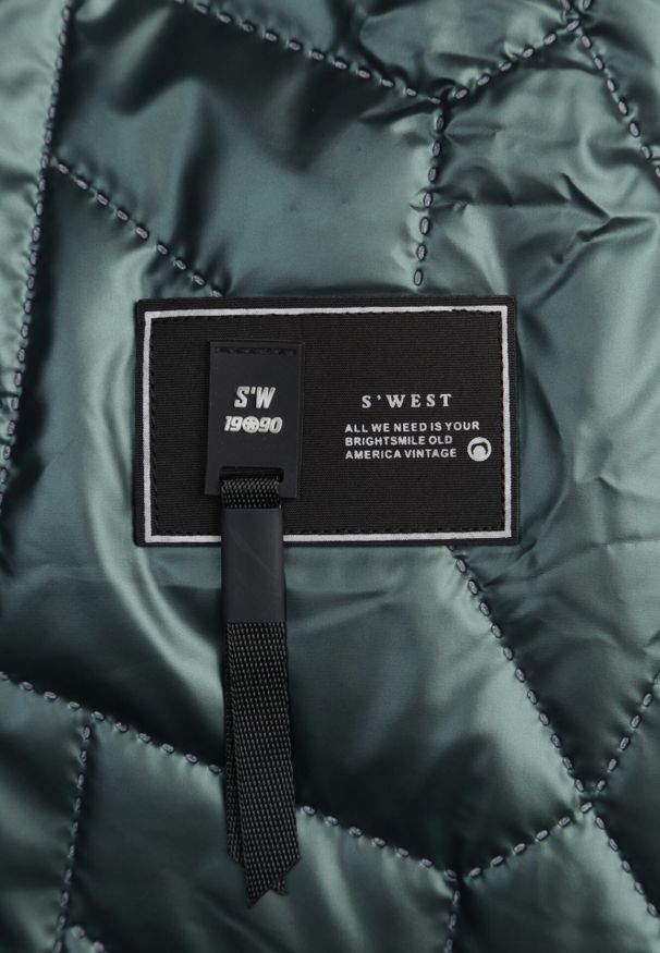 Born2be - Ciemnozielona Kurtka Pikowana Parka z Nieodpinanym Kapturem Oferra. Kolekcja: plus size. Kolor: zielony