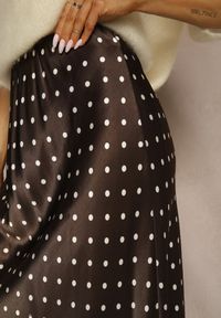 Renee - Brązowa Satynowa Spódnica z Wiskozy w Groszki o Rozkloszowanym Kroju Fediska. Kolor: brązowy. Materiał: satyna, wiskoza. Wzór: grochy. Styl: elegancki #5