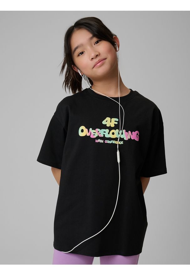 4f - 4F T-shirt loose z nadrukiem dziewczęcy - czarny 122/128 (6-8 lat). Okazja: na spacer, na co dzień, na uczelnię. Kolor: czarny. Materiał: dzianina, bawełna, skóra, materiał. Wzór: nadruk. Sezon: lato. Styl: casual