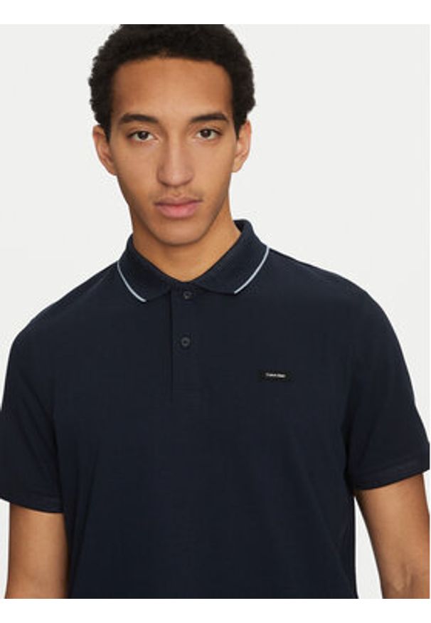 Calvin Klein Polo K10K114141 Granatowy Regular Fit. Typ kołnierza: polo. Kolor: niebieski. Materiał: bawełna