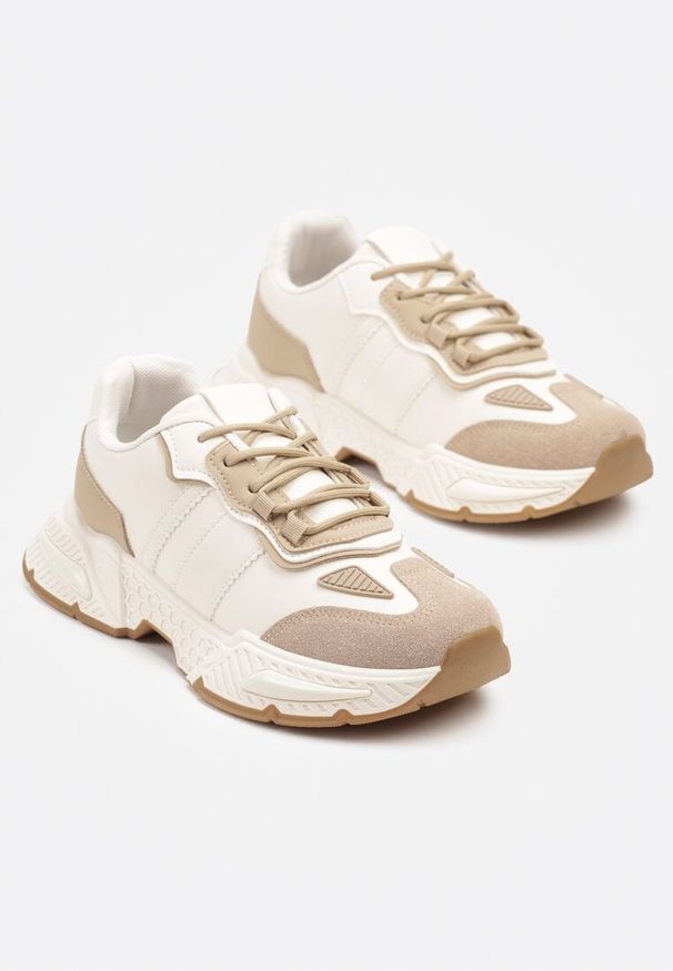 Renee - Ciemnobeżowe Sneakersy w Streetwearowym Stylu z Ozdobnymi Przeszyciami Isallena. Okazja: na co dzień. Zapięcie: sznurówki. Kolor: beżowy