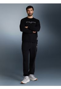 4f - 4F Bluza dresowa nierozpinana bez kaptura męska - czarna S. Okazja: na co dzień. Typ kołnierza: bez kaptura. Kolor: czarny. Materiał: dresówka. Styl: casual #1