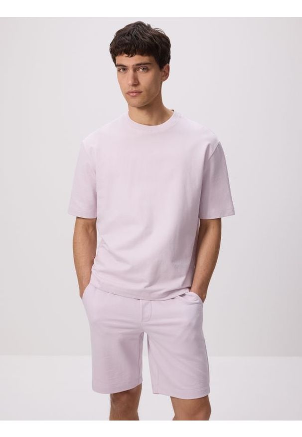 Reserved - Bawełniany t-shirt boxy - lawendowy. Kolor: fioletowy. Materiał: bawełna
