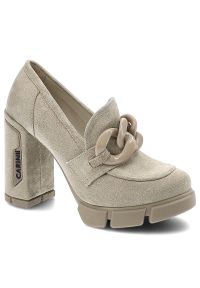 Beżowe Półbuty Carinii Damskie Eleganckie Buty. Okazja: do pracy, na spotkanie biznesowe. Zapięcie: bez zapięcia. Kolor: beżowy. Materiał: zamsz, skóra. Szerokość cholewki: normalna. Obcas: na obcasie. Styl: elegancki. Wysokość obcasa: średni