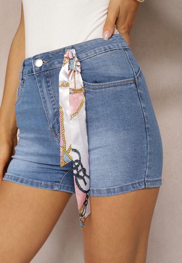 Renee - Niebieskie Szorty Jeansowe High Waist z Kokardką Hololia. Stan: podwyższony. Kolor: niebieski. Materiał: jeans. Długość: krótkie. Sezon: lato. Styl: elegancki