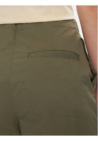 Calvin Klein Jeans Spodnie materiałowe Parachute Pant J20J222609 Khaki Regular Fit. Kolor: brązowy. Materiał: syntetyk #3
