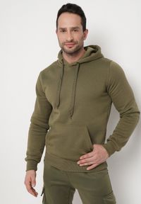 Born2be - Ciemnozielona Bluza Evoire. Okazja: na co dzień. Typ kołnierza: kaptur. Kolor: zielony. Styl: casual