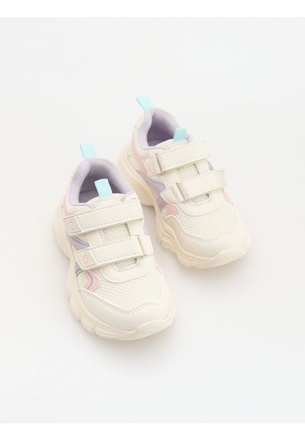 Reserved - Lekkie sneakersy - złamana biel. Materiał: materiał