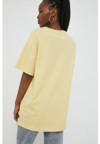 Vans t-shirt bawełniany kolor żółty. Kolor: żółty. Materiał: bawełna. Długość rękawa: krótki rękaw. Długość: krótkie. Wzór: aplikacja #4