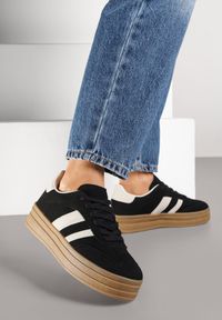 Renee - Czarne Sneakersy w Stylu Klasycznych Tenisówek na Platformie Nallania. Okazja: na spacer. Kolor: czarny. Materiał: jeans. Obcas: na platformie. Sport: turystyka piesza