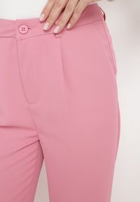 Born2be - Różowe Spodnie o Klasycznym Fasonie z Podwiniętymi Nogawkami z Ukrytym Suwakiem Wilelma. Kolor: różowy. Sezon: wiosna. Styl: klasyczny #2