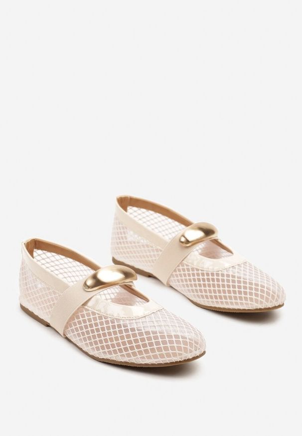 Born2be - Beżowe Siateczkowe Balerinki z Metalową Ozdobą Tatolira. Okazja: na co dzień. Kolor: beżowy. Materiał: jeans. Wzór: aplikacja. Styl: klasyczny, elegancki, casual
