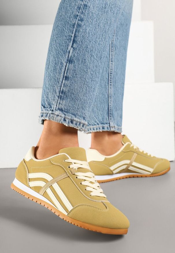 Renee - Żółte Sneakersy przed Kostkę z Paskami na Cholewce Deniffia. Okazja: na co dzień. Wysokość cholewki: przed kostkę. Zapięcie: pasek. Kolor: żółty. Szerokość cholewki: normalna