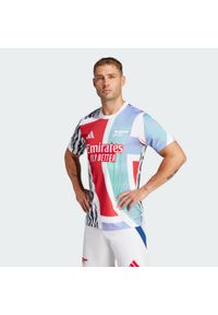 Adidas - Koszulka Arsenal 24/25 Pre-Match. Kolor: czerwony, biały, wielokolorowy, czarny. Materiał: materiał. Sport: piłka nożna
