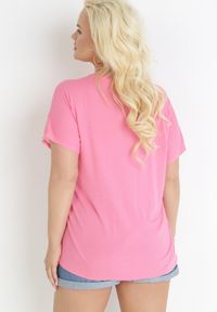 Born2be - Fuksjowy Bawełniany T-shirt z Błyszczącym Nadrukiem Aseda. Kolor: różowy. Materiał: bawełna. Długość rękawa: krótki rękaw. Długość: krótkie. Wzór: nadruk #5