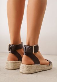 Renee - Ciemnobrązowe Sandały VICES na Plecionej Grubej Podeszwie z Paskiem Wokół Kostki Casilla. Okazja: na spacer, na imprezę. Zapięcie: pasek. Kolor: brązowy. Materiał: koronka. Wzór: haft. Sezon: lato. Styl: elegancki #8